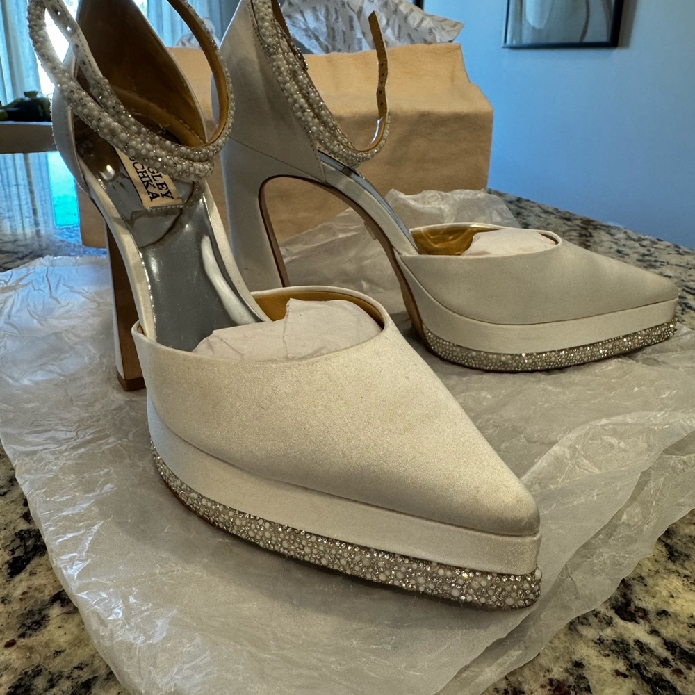 Badgley Mischka White Heels with Pointed Toe and Ankle Strap